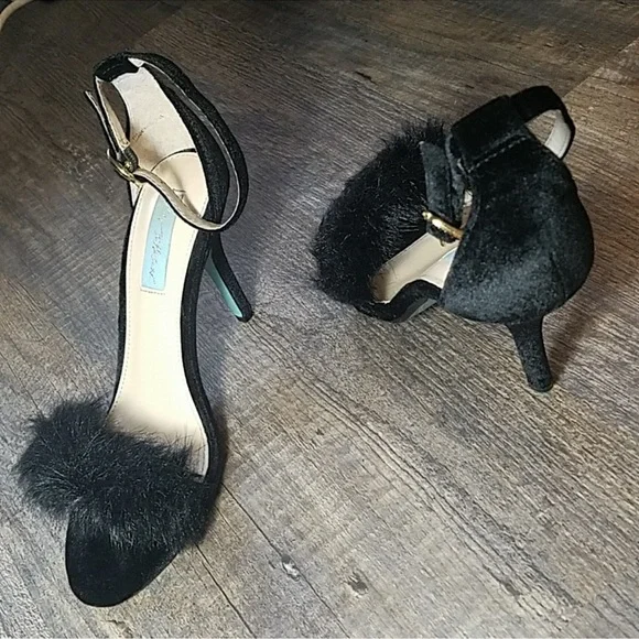 EUC | Betsey Johnson | Nolte Velvet Fuzzy Heels - Picture 4 of 7